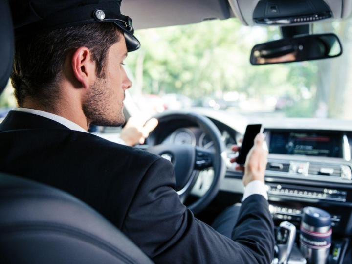 Nous proposons un service taxi longue distance.